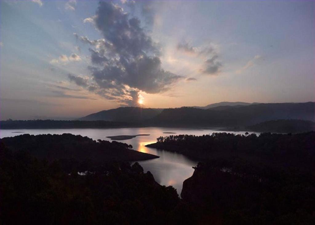 Ri Kynjai Serenity By The Lake Hotel Shillong Exterior photo